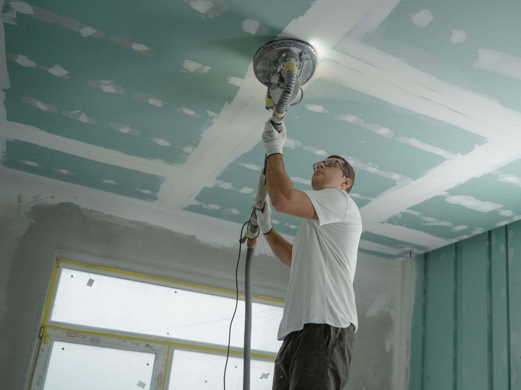 Drywall Repair Sand between coats photo