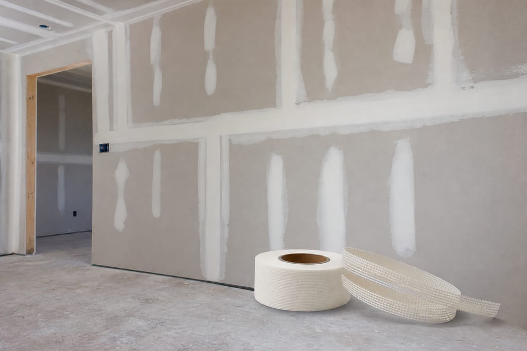Paper tape for flat seams, mesh for angles photo